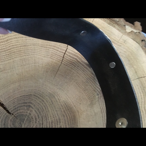 Leather heart  cuff, 7” wrist - Picture 5 of 6